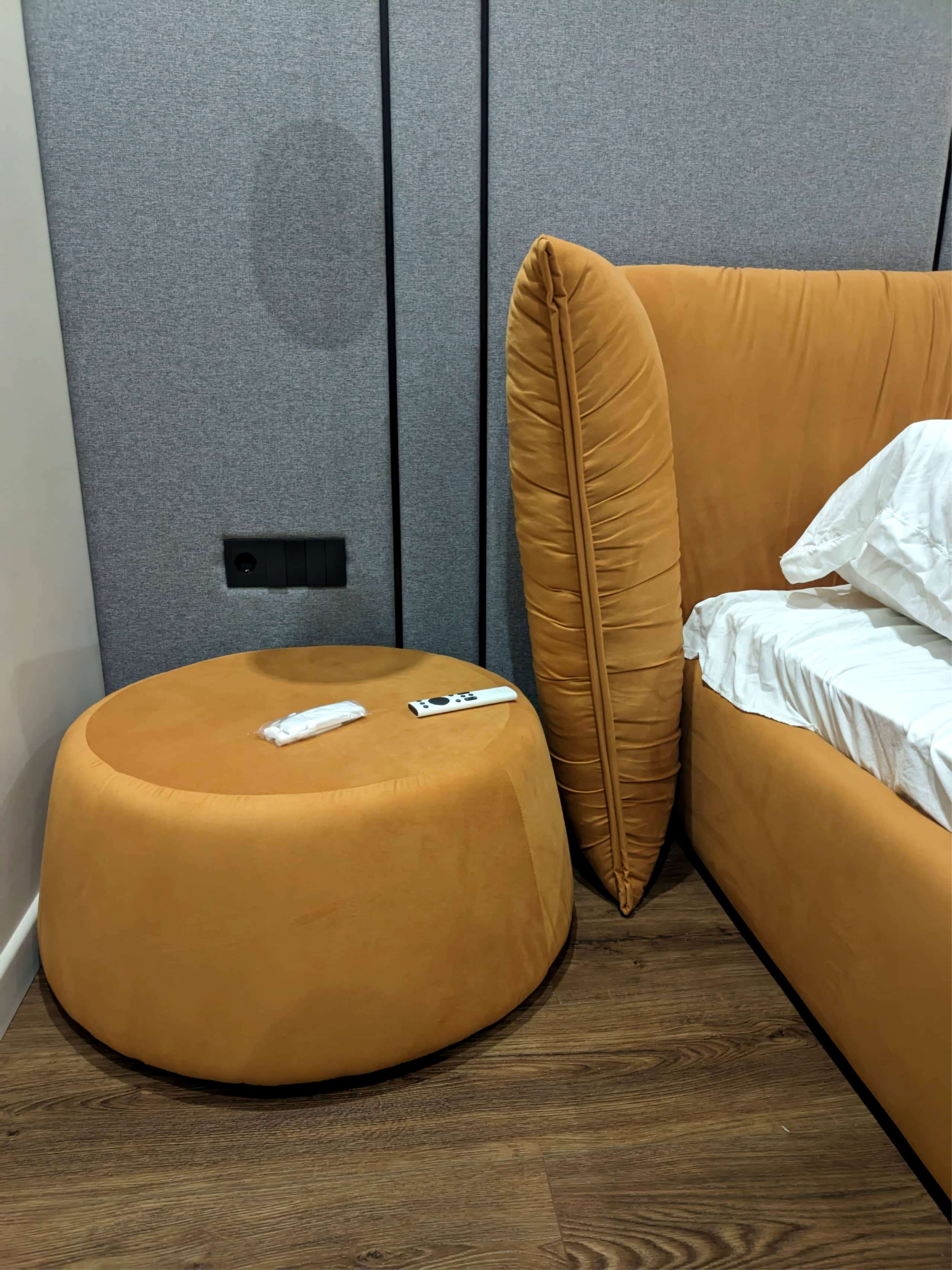 Кровать мастер + мягкая стеновая панель SB804