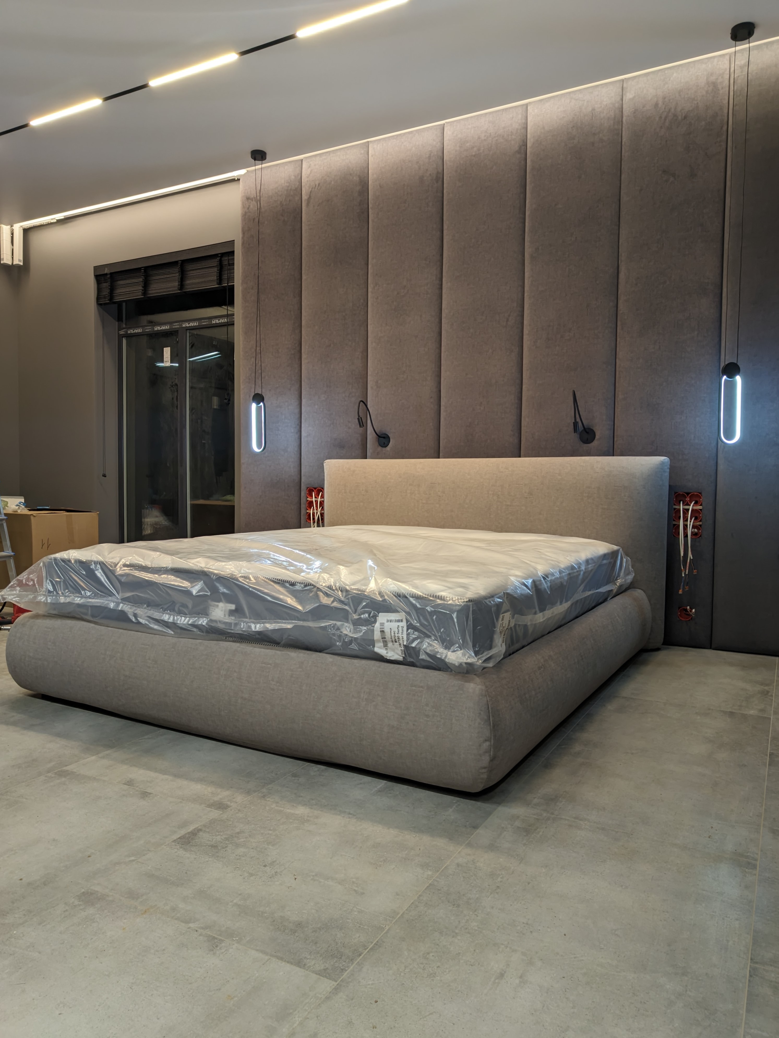 Кровать мастер + мягкая стеновая панель SB824